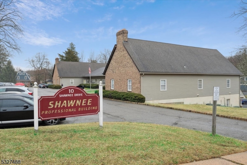 10 Shawnee Drive Watchung NJ 07069