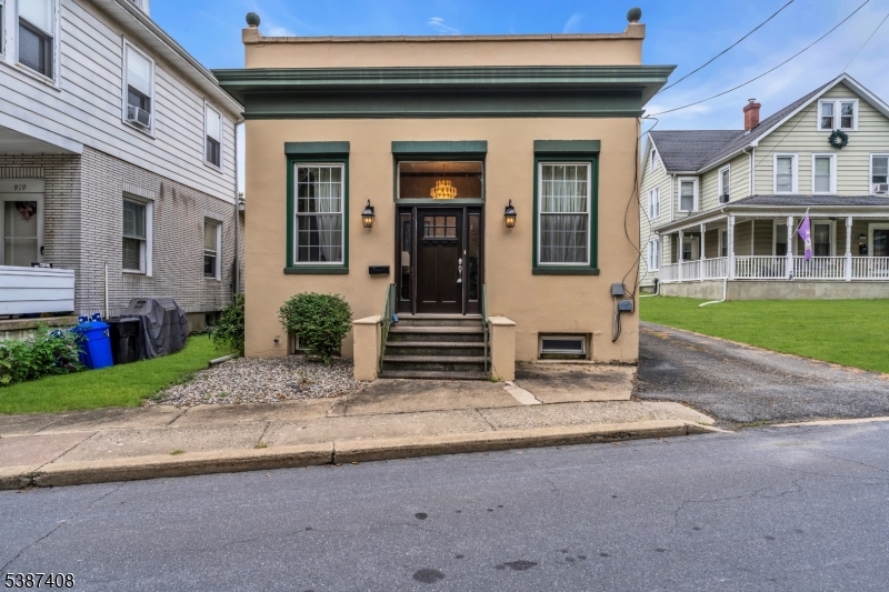 933 Lee Avenue Alpha NJ 08865