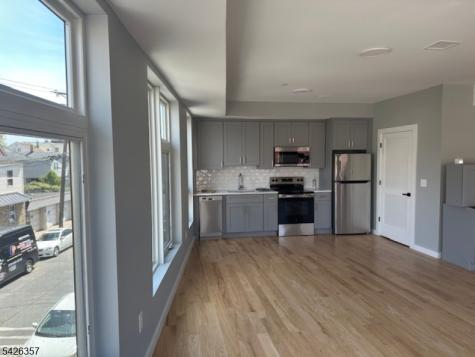 76 Pacific Street Newark NJ 07105