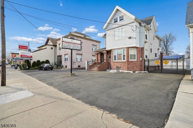 313 17RAH Way Avenue Elizabeth NJ 07202