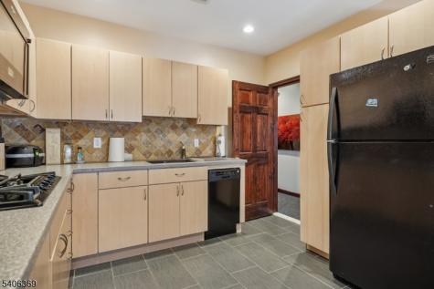 313 17RAH Way Avenue Elizabeth NJ 07202