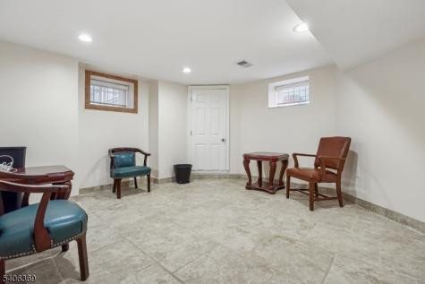 313 17RAH Way Avenue Elizabeth NJ 07202