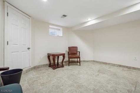 313 17RAH Way Avenue Elizabeth NJ 07202