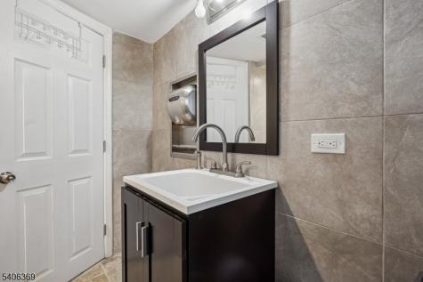 313 17RAH Way Avenue Elizabeth NJ 07202