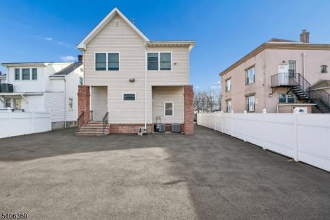 313 17RAH Way Avenue Elizabeth NJ 07202