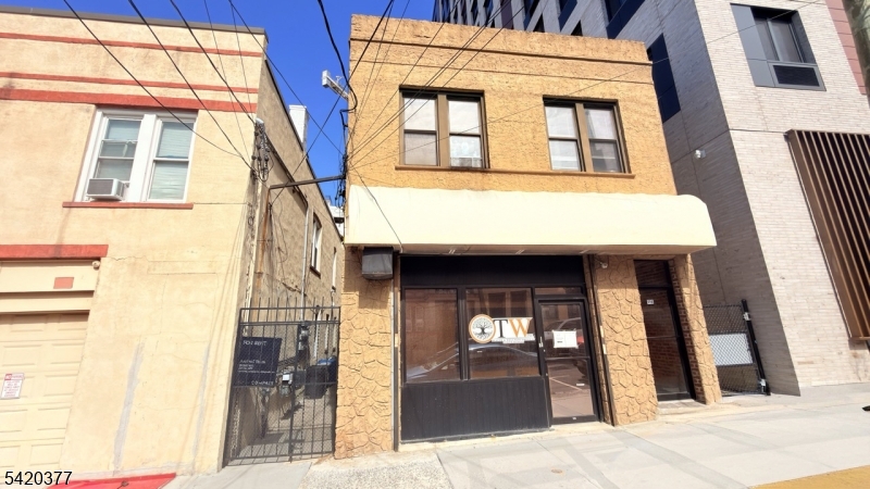 516 51ST Street West New York NJ 07093