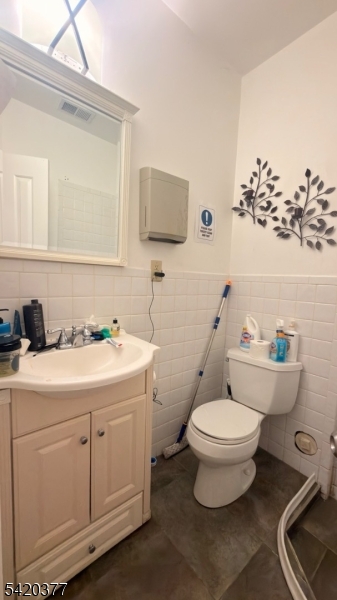 516 51ST Street West New York NJ 07093