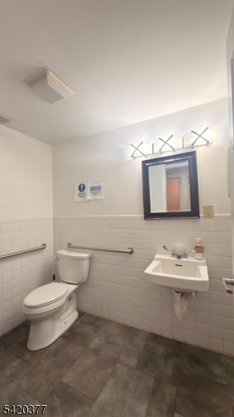 516 51ST Street West New York NJ 07093