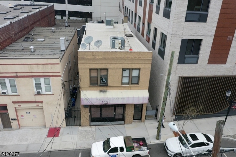 516 51ST Street West New York NJ 07093