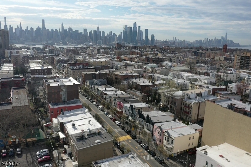 516 51ST Street West New York NJ 07093