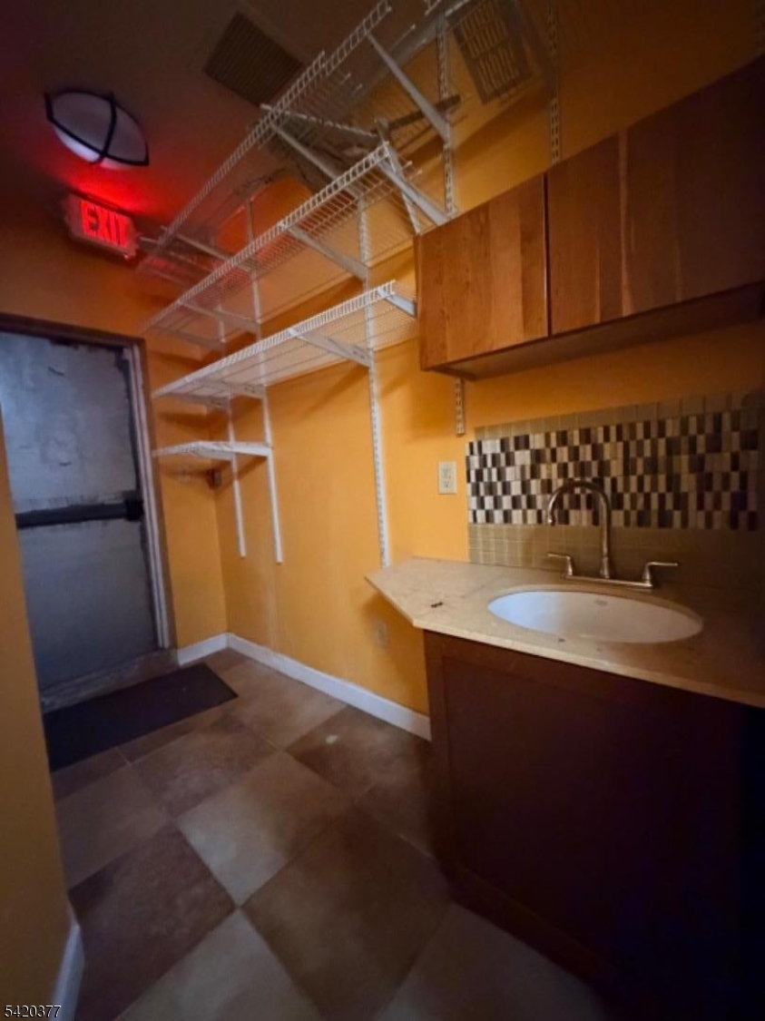 516 51ST Street West New York NJ 07093