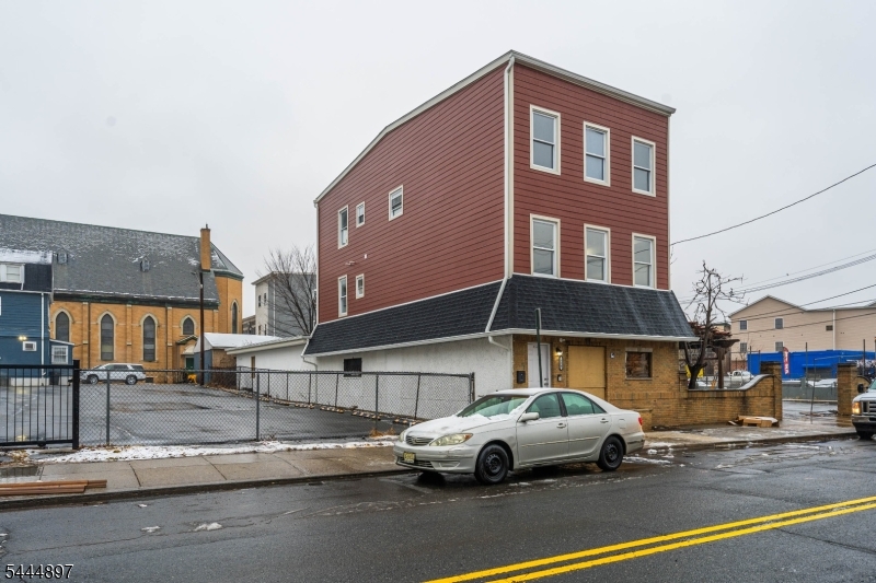 324 2ND Street Elizabeth NJ 07206