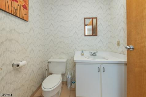 1037 RTE46C205 Clifton NJ 07013
