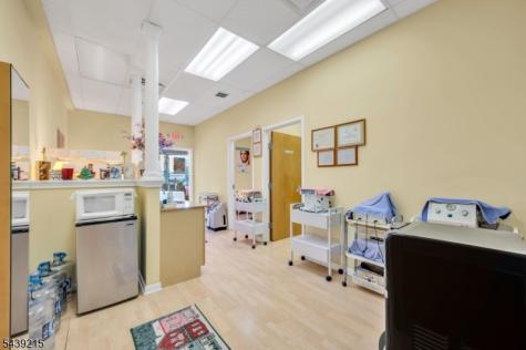 785 Njsh 22w North Plainfield NJ 07060