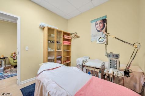 785 Njsh 22w North Plainfield NJ 07060