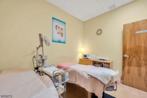 785 Njsh 22w North Plainfield NJ 07060