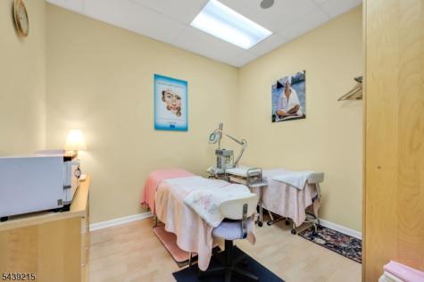 785 Njsh 22w North Plainfield NJ 07060