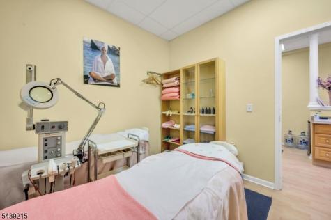 785 Njsh 22w North Plainfield NJ 07060