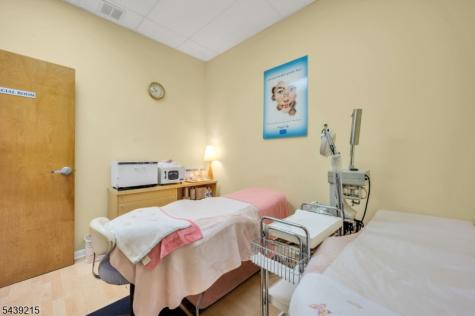 785 Njsh 22w North Plainfield NJ 07060