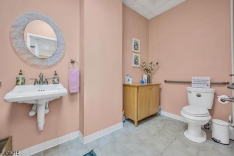 785 Njsh 22w North Plainfield NJ 07060