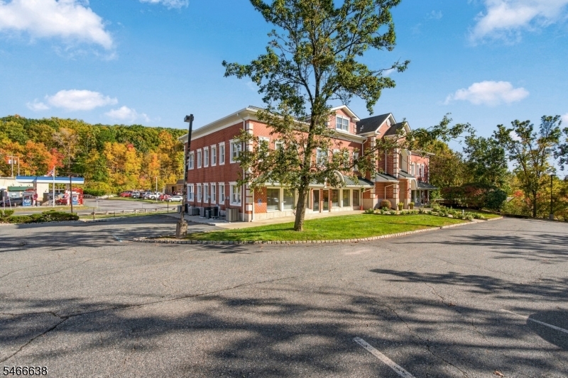 28 Bowling Green Pkwy 3ab Jefferson NJ 07849