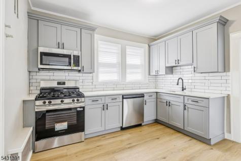 301 E 9th Avenue Roselle NJ 07203