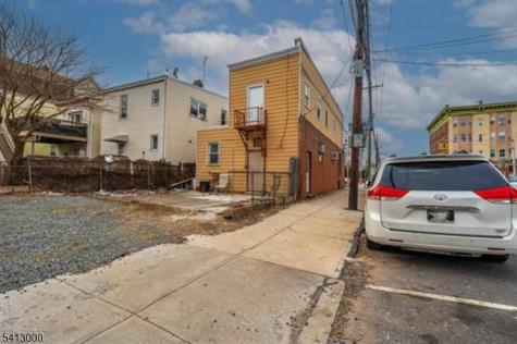 378 Avenue C Bayonne NJ 07002