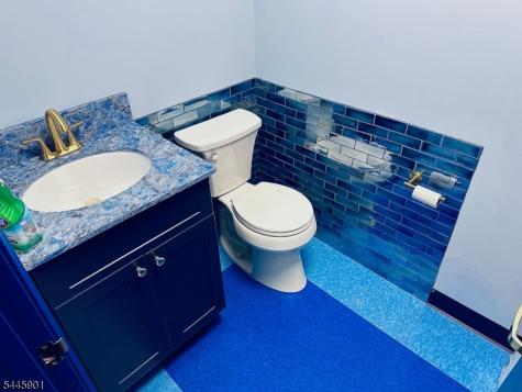 700 Coventry Drive Lopatcong NJ 08865