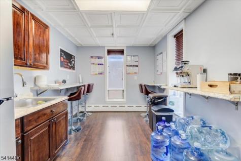 992 Clifton Avenue Clifton NJ 07013