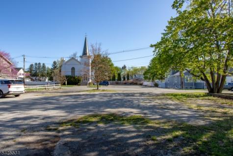 11 Kennedy Avenue Ogdensburg NJ 07439