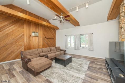 84 Locust Avenue Wallington NJ 07057