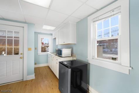 35 Leigh Street Clinton NJ 08809