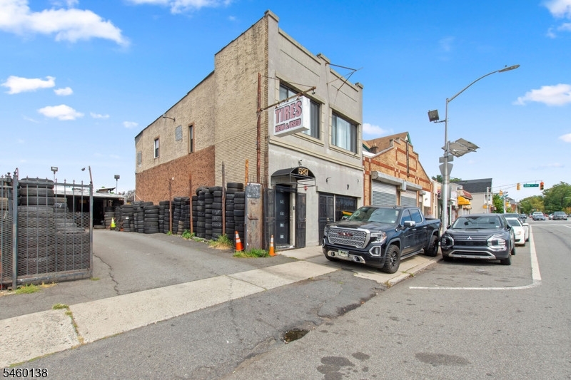 587 S Orange Avenue Newark NJ 07106