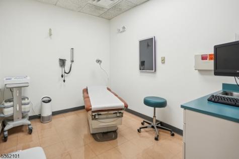 25 E Willow St, Unit A Millburn NJ 07041