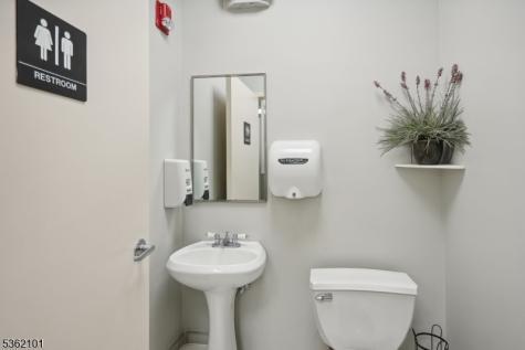 25 E Willow St, Unit A Millburn NJ 07041