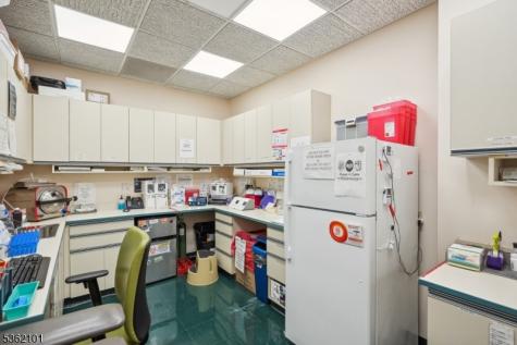 25 E Willow St, Unit A Millburn NJ 07041