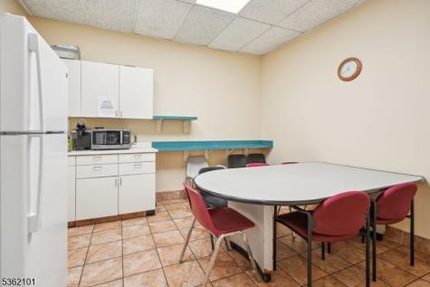 25 E Willow St, Unit A Millburn NJ 07041
