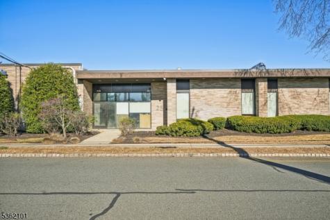 25 E Willow St, Unit A Millburn NJ 07041