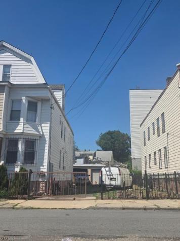 38 20TH Avenue Irvington NJ 07111