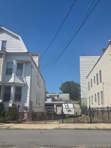 38 20TH Avenue Irvington NJ 07111