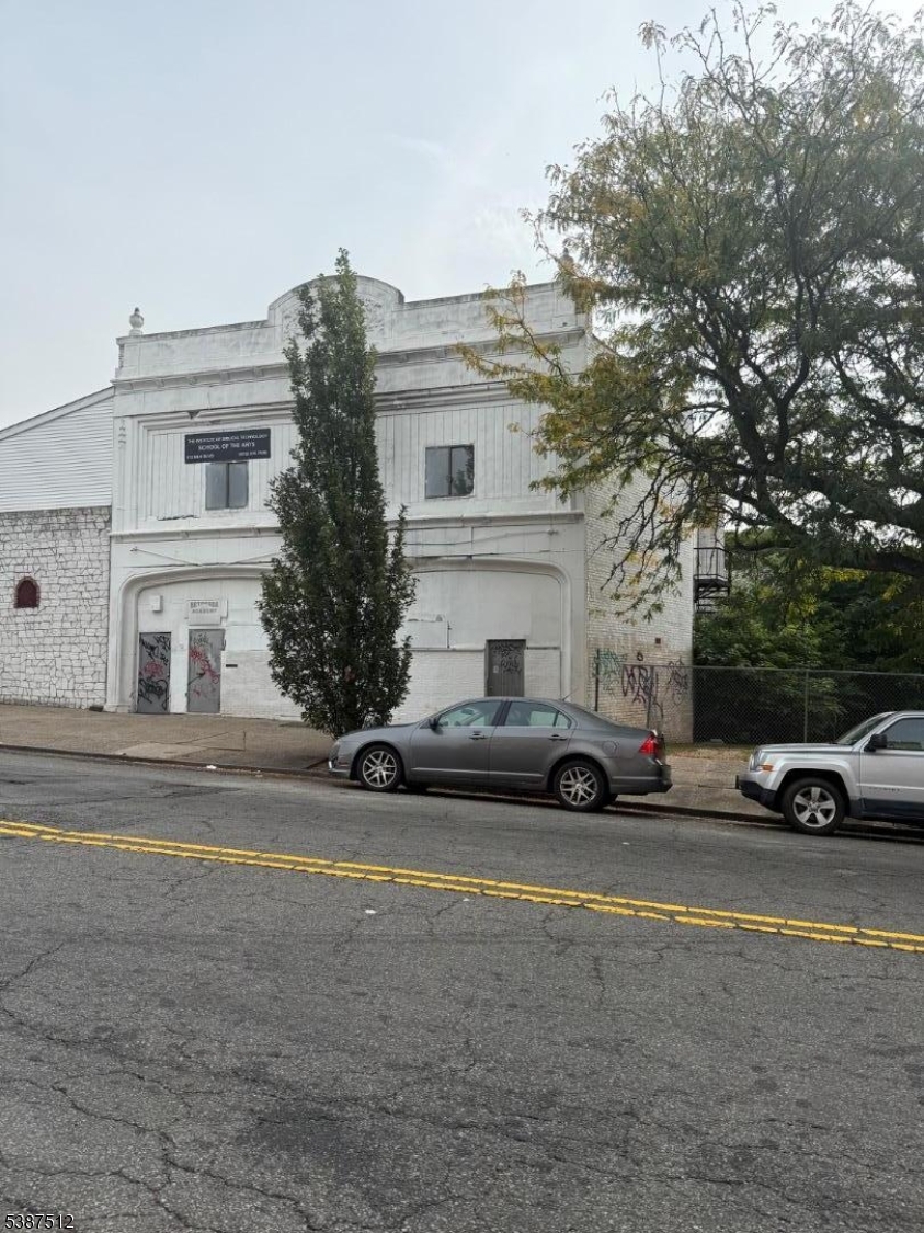 772 Drive Martin Luther King J Newark NJ 07102