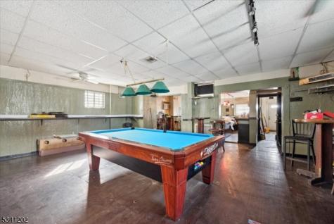 77 Maple Avenue Wallington NJ 07057