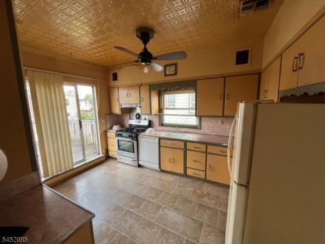 77 Maple Avenue Wallington NJ 07057