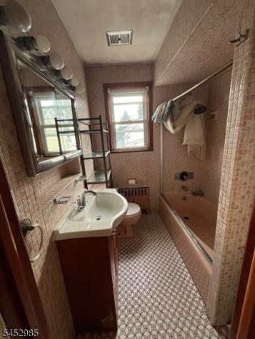 77 Maple Avenue Wallington NJ 07057