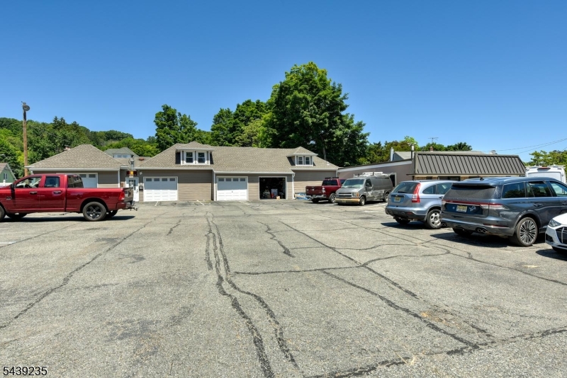 150 Hamburg Turnpike Bloomingdale NJ 07403