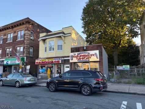 97 4TH Avenue East Orange NJ 07017