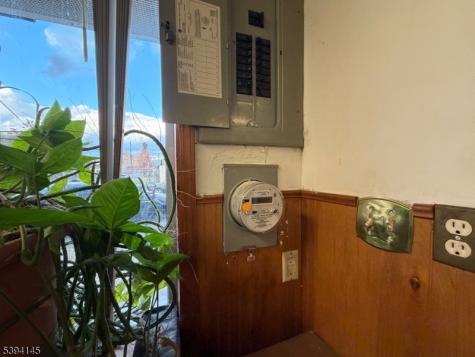 97 4TH Avenue East Orange NJ 07017