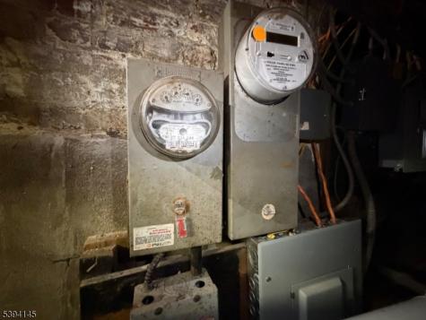 97 4TH Avenue East Orange NJ 07017