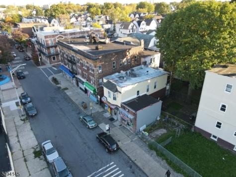 97 4TH Avenue East Orange NJ 07017