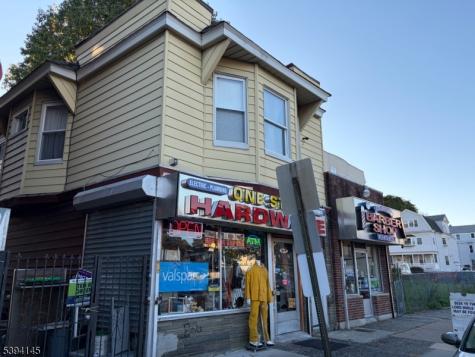 97 4TH Avenue East Orange NJ 07017